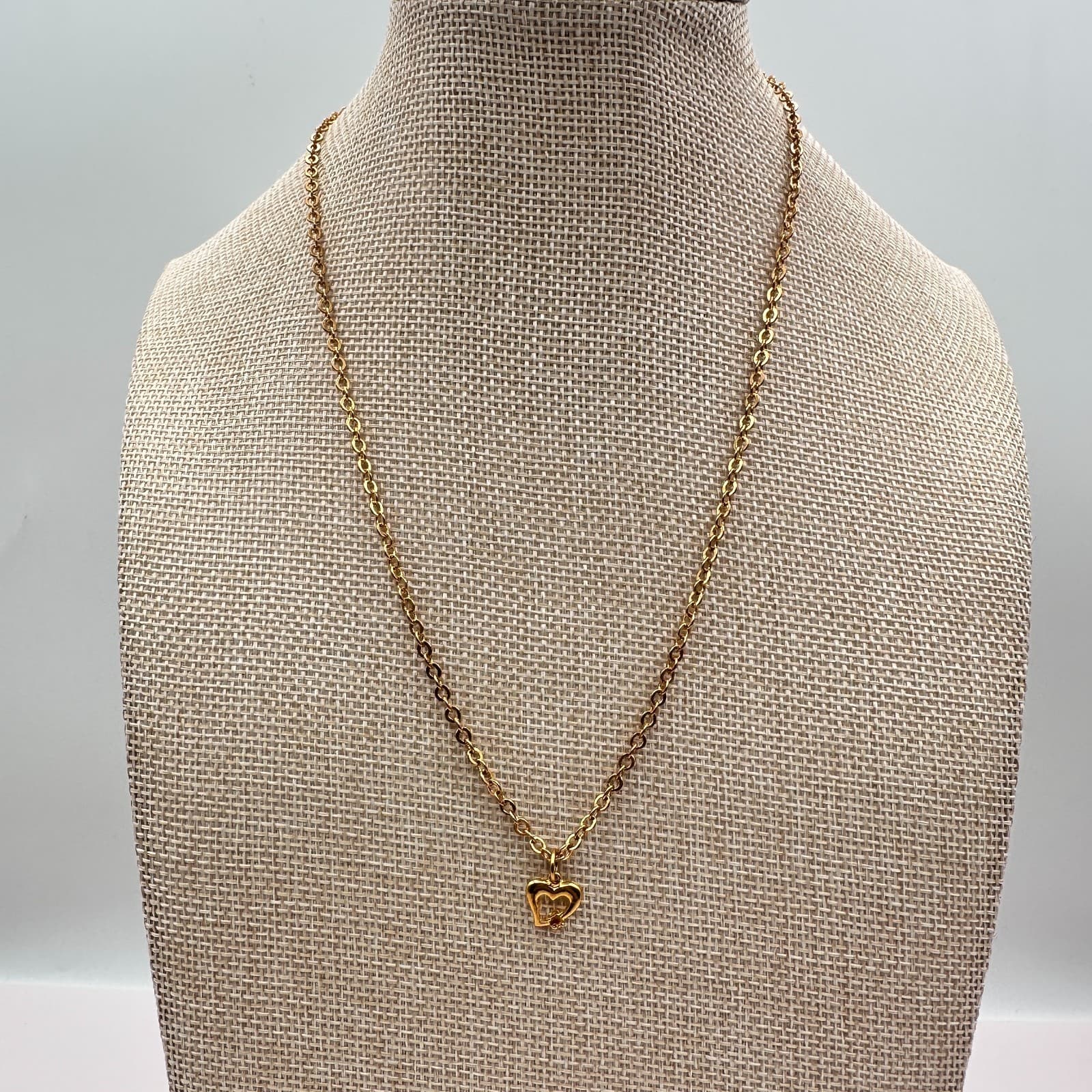 Vintage Y2K Gold Tone Orange Rhinestone Open Heart Pendant Necklace Jewelry