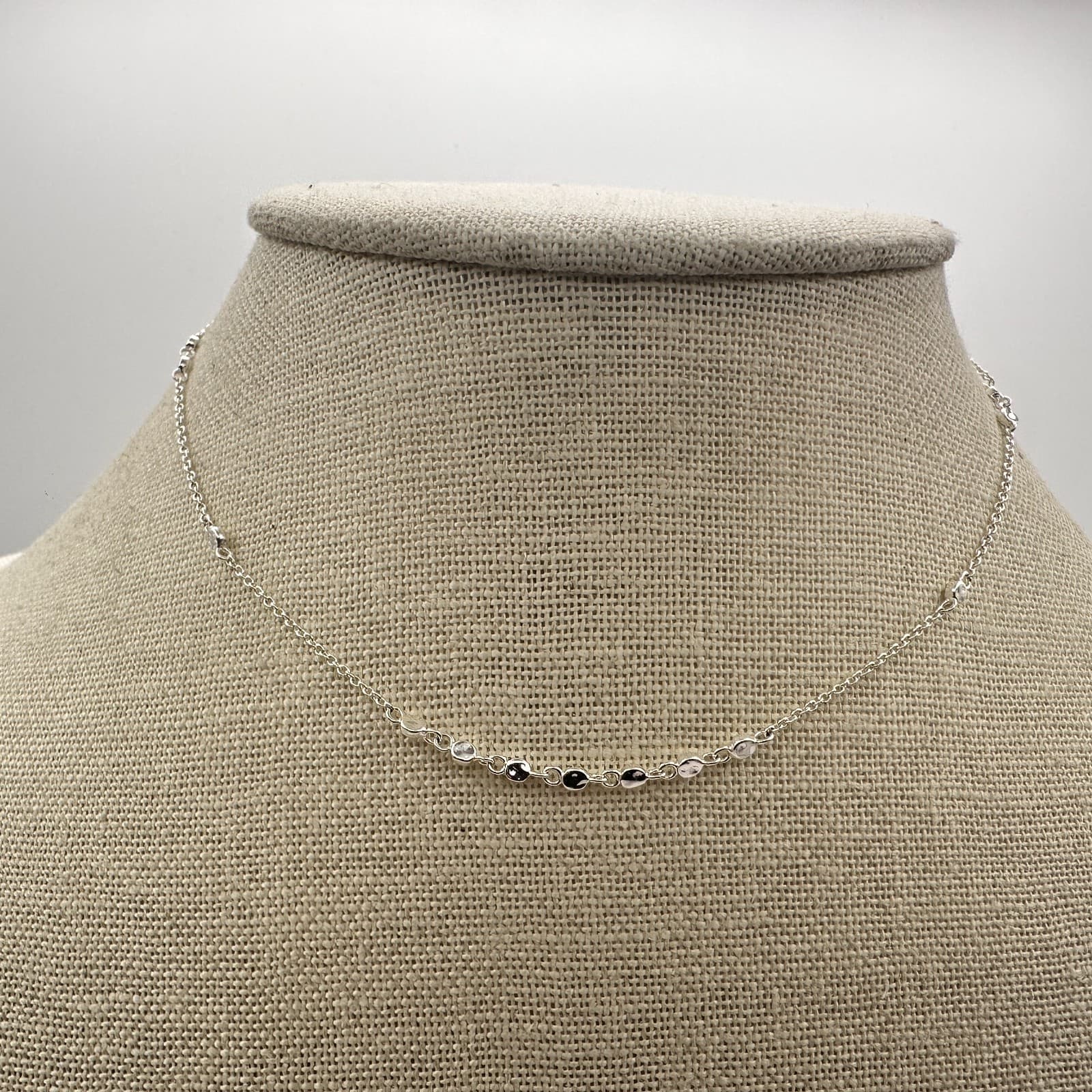 Vintage Y2K Minimalist Silver Tone Dainty Chain Necklace Women's Classic Jewelry