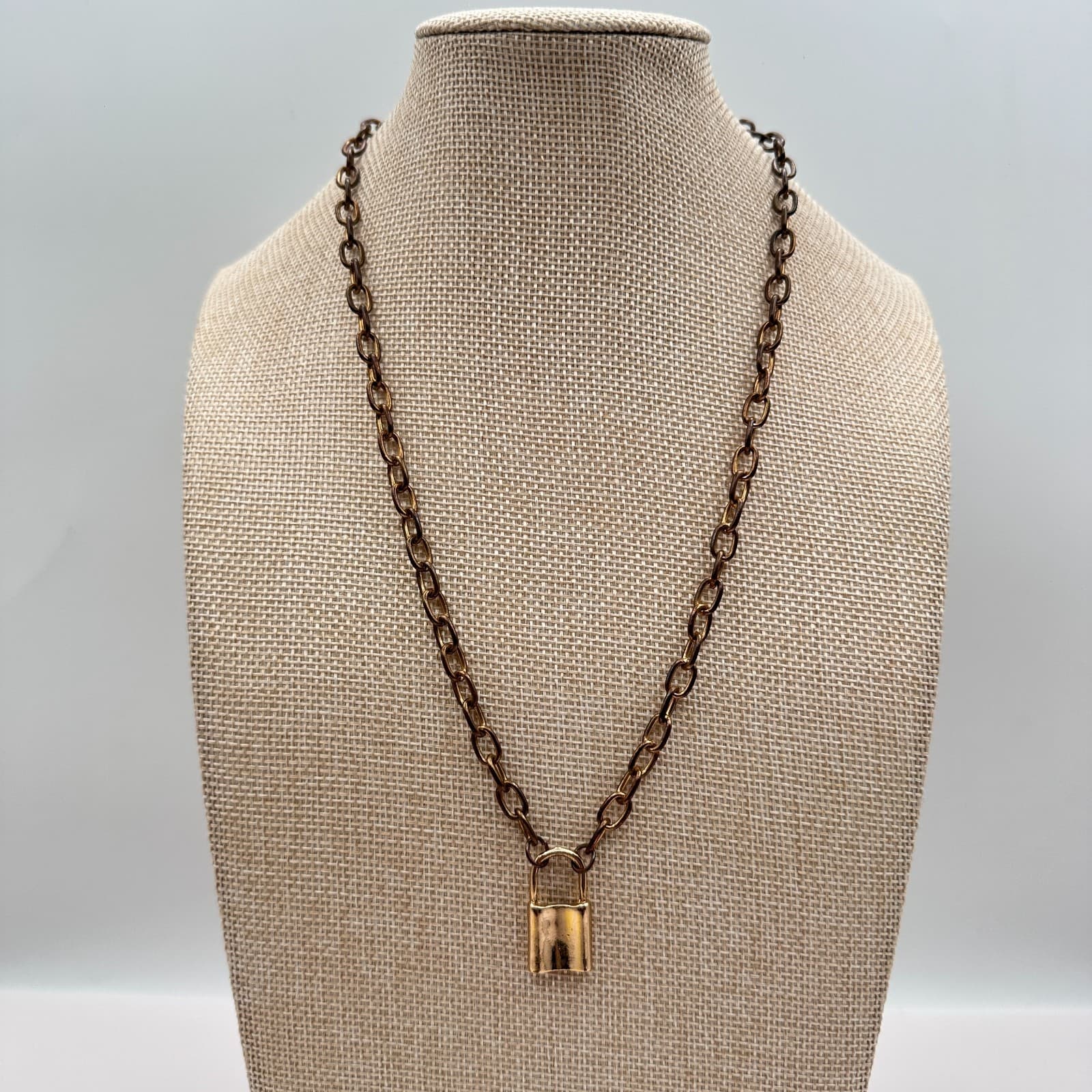 Vintage 90s Gold Tone Rolo Chain Padlock Pendant Necklace Women's Jewelry