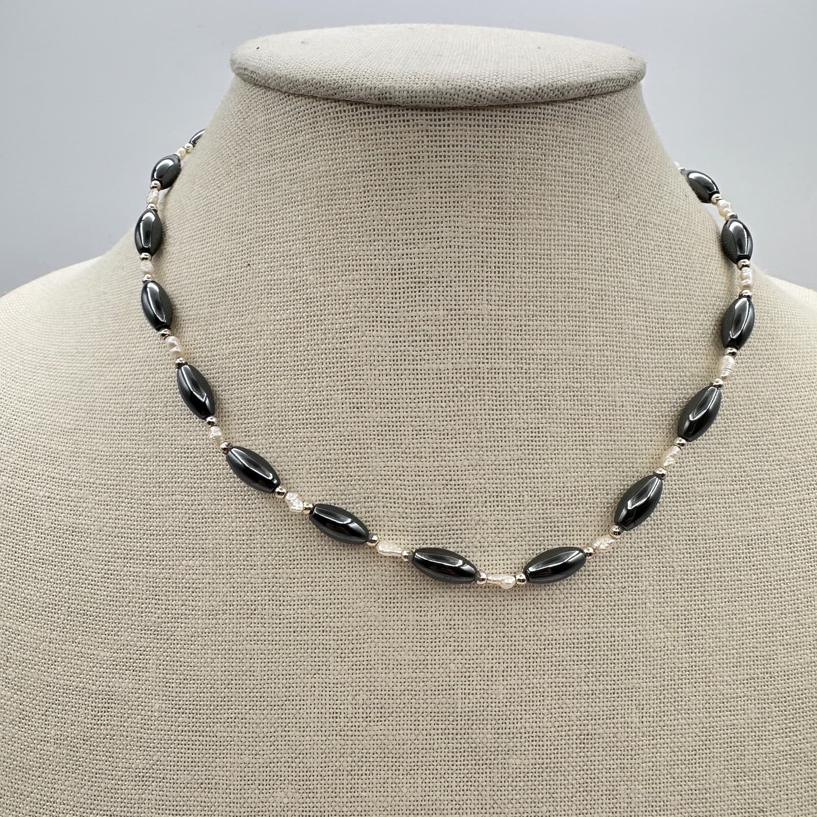 Vintage Y2K Silver-Tone Rice Beaded Necklace Minimalist Women's Classic Jewelry