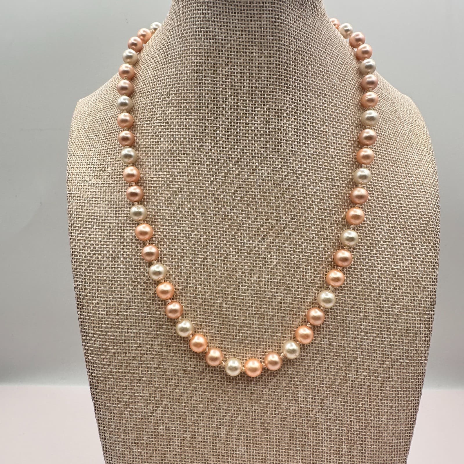 Vintage 90s Peach Cream Round Faux Pearl Beaded Necklace Women's Classic Jewelry