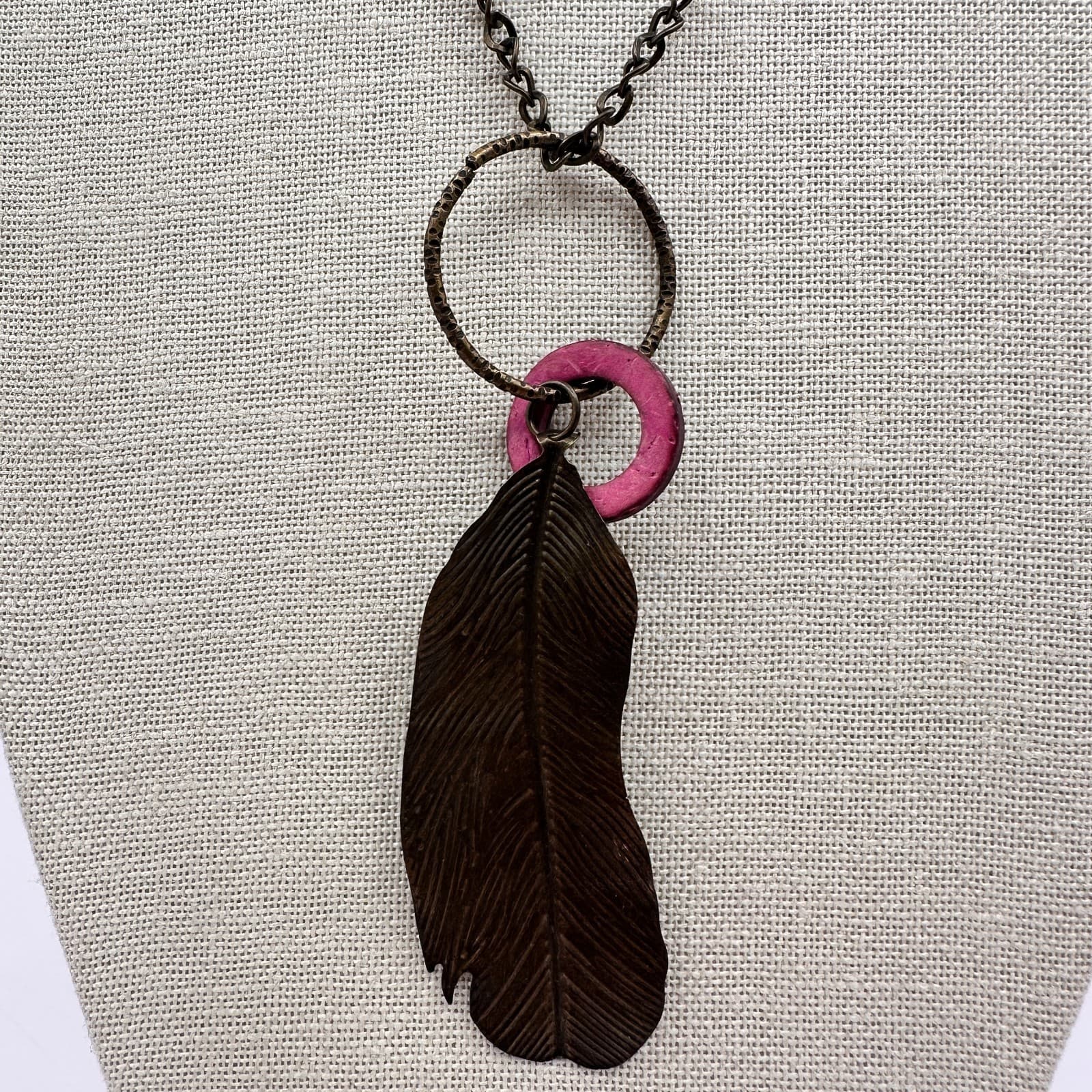 Vintage Y2K Bronze Tone Feather Pendant Necklace Women's Classic Fashion Jewelry