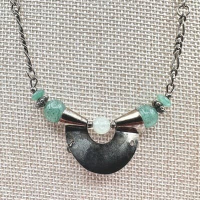 Vintage 90s Green Aventurine Crescent Moon Pendant Necklace Women's Jewelry
