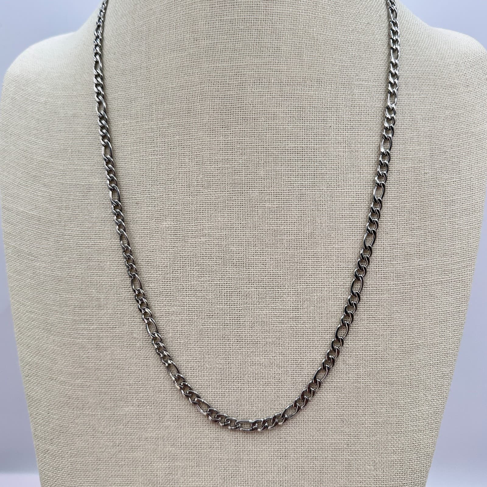 Vintage 90s Silver Tone Figaro Link Chain Necklace Unisex Fashion Jewelry