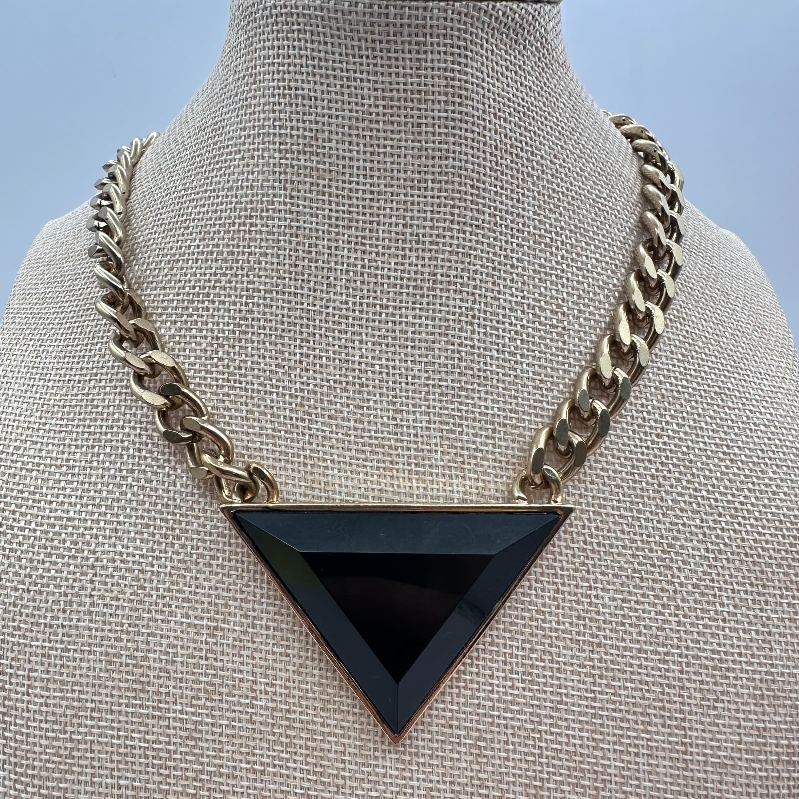 Vintage 90s Curb Chain Black Onyx Triangle Pendant Necklace Gold Tone Jewelry