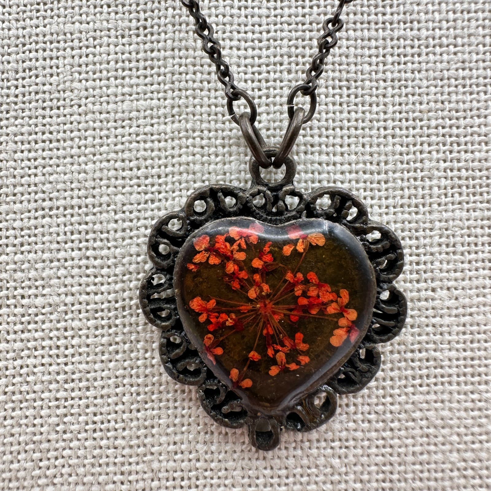Vintage 80s Glass Beaded Dried Red Pressed Flower Heart Pendant Necklace Jewelry