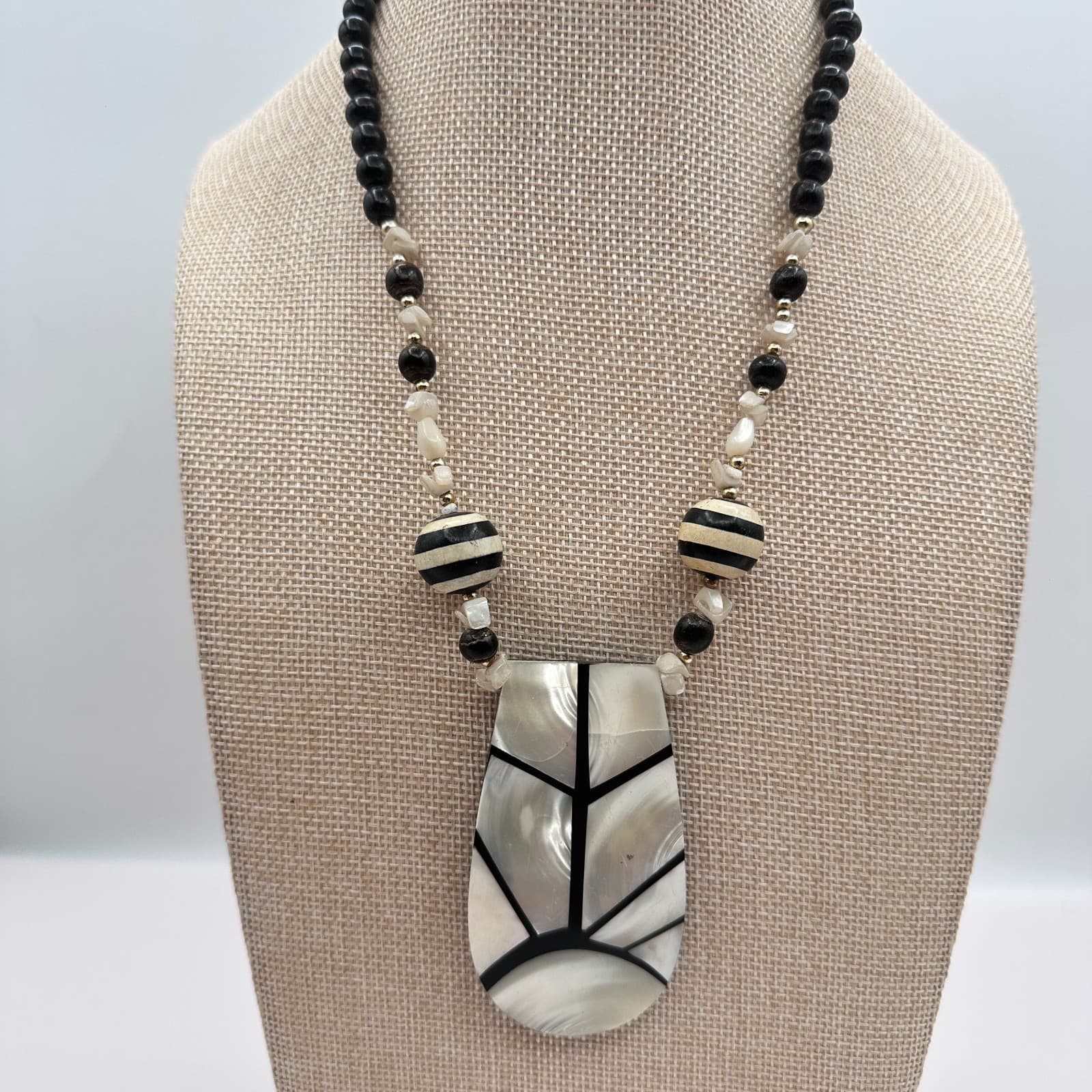 Vintage 80s 90s Mother of Pearl Shell Beaded Geometric Pendant Necklace Jewelry