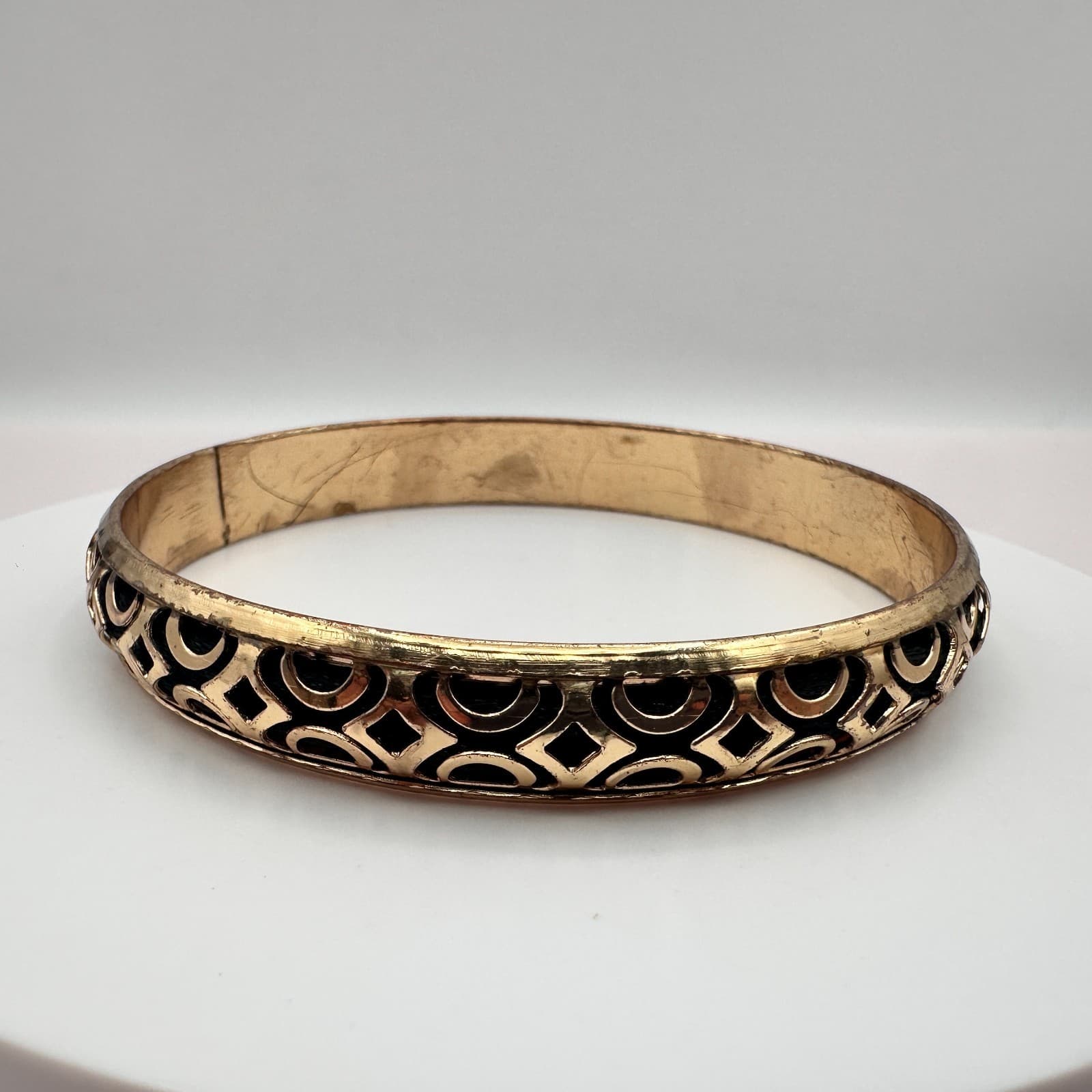 Vintage 80s Gold Tone Cutout Bangle Bracelet Geometric Art Deco Fashion Jewelry