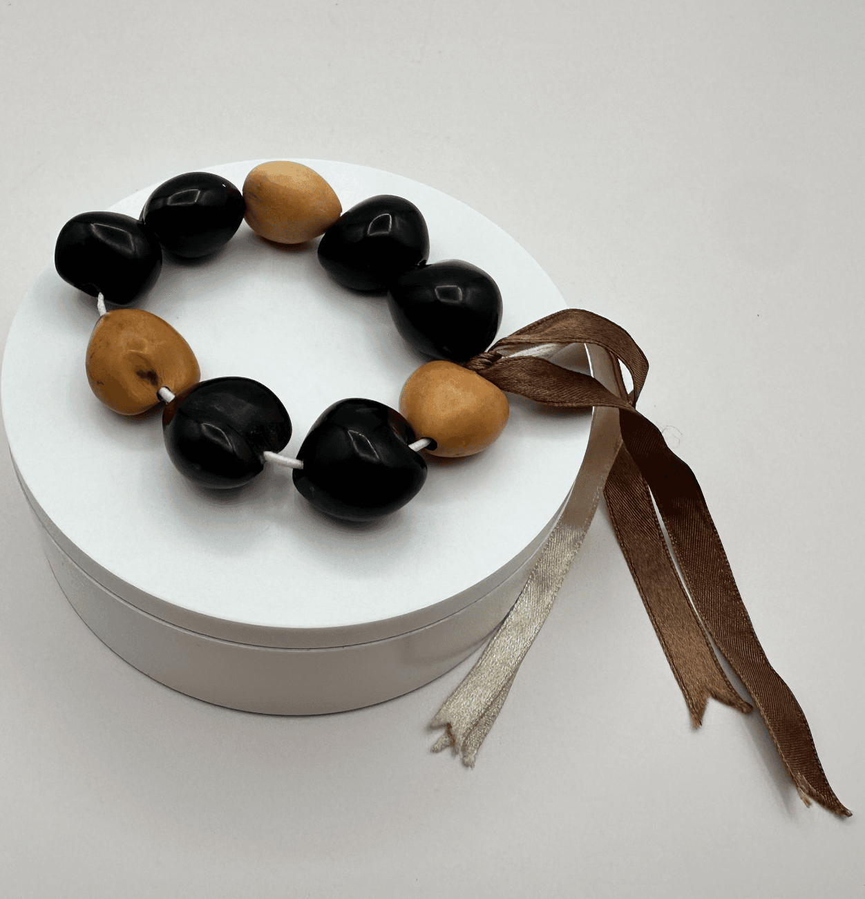 Vintage Y2K Black Tan Kukui Nut Beaded Ribbon Tie Bracelet Women's Jewelry