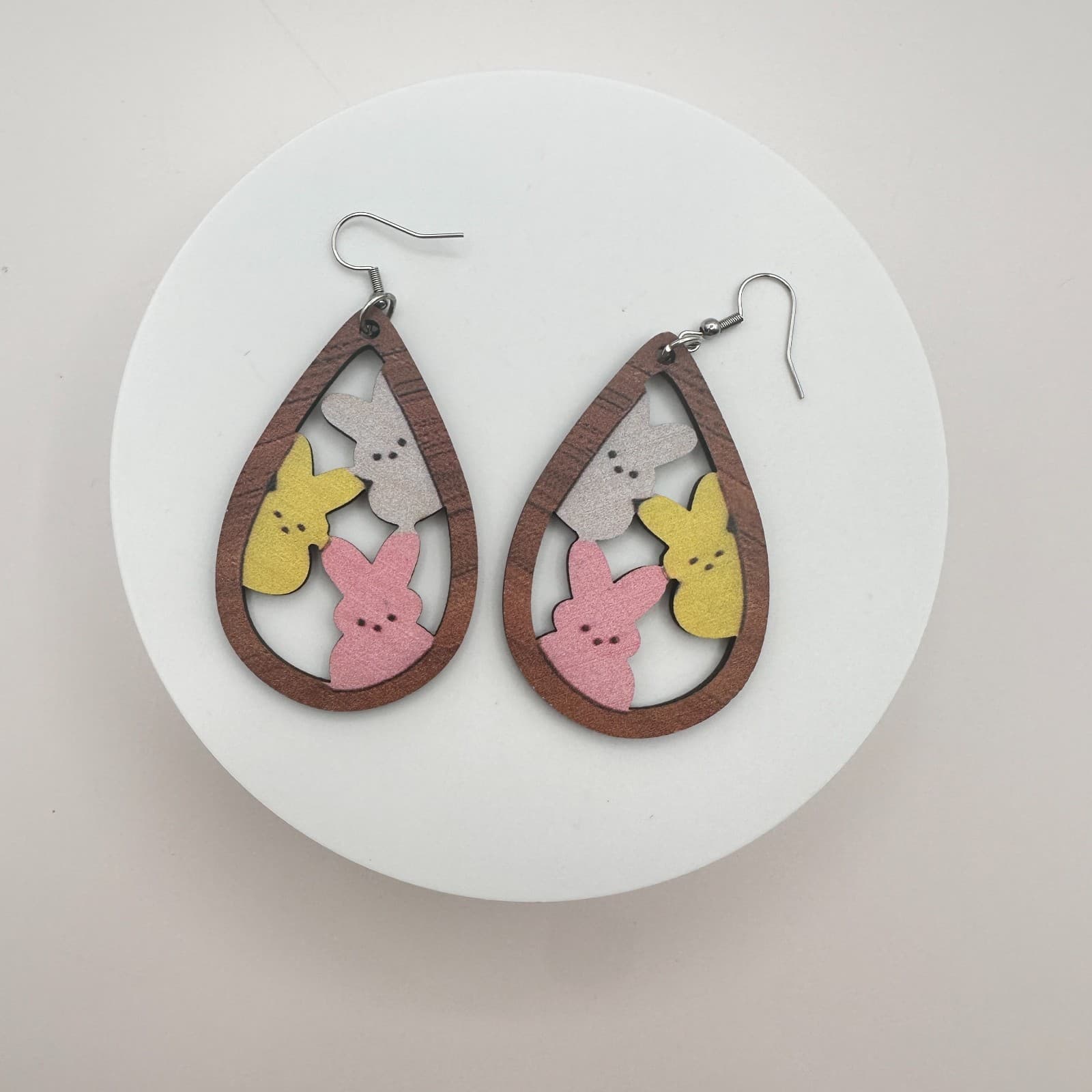 Vintage 90s Wood Teardrop Easter Peeps Bunny Dangle Earrings Fashion Jewelry