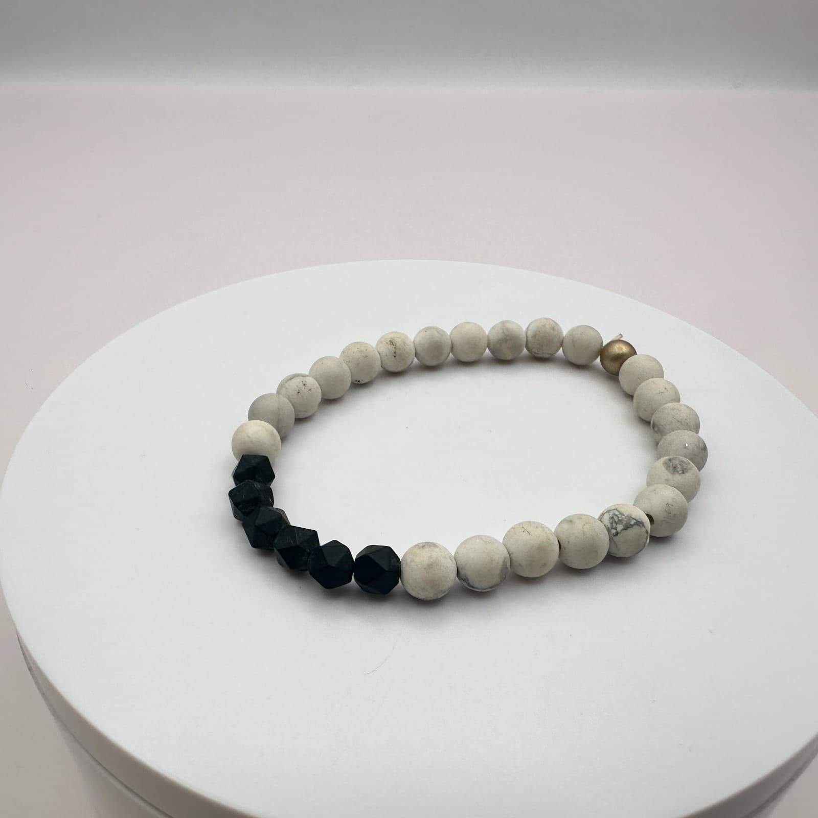 Vintage 90s Beaded White Howlite Black Bead Stretch Bracelet Women's Jewelry