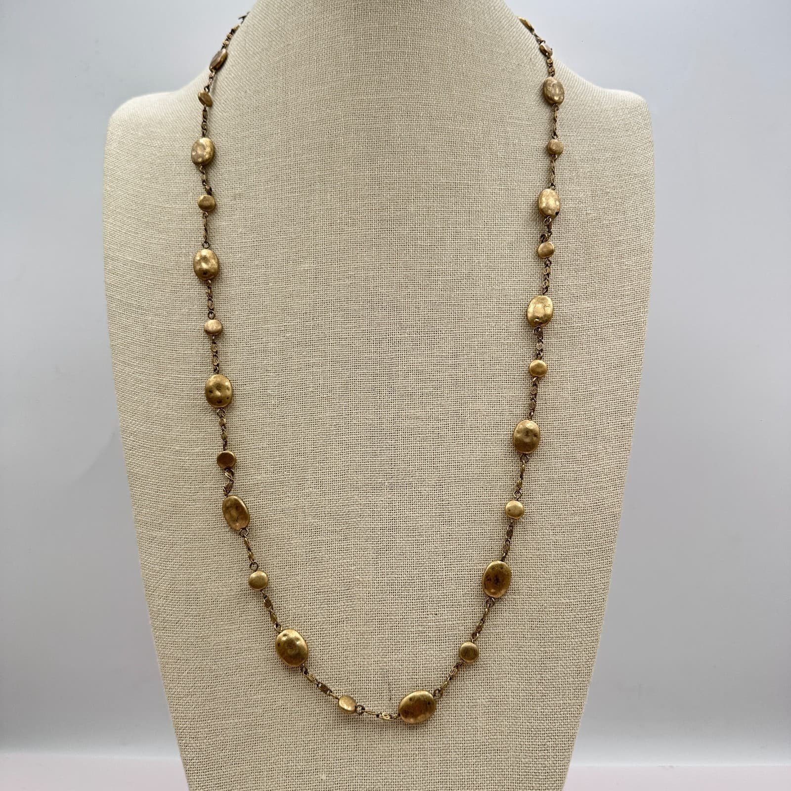 Vintage 90s Lia Sophia Gold Tone Hammered Pebble Station Chain Necklace Jewelry