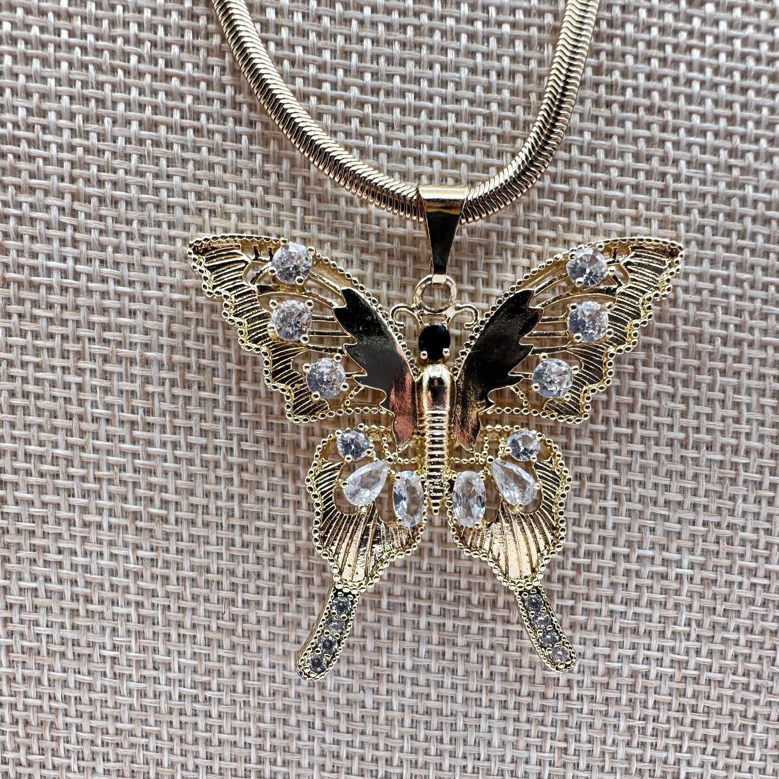 Vintage Y2K Gold Tone Butterfly Clear Rhinestone Pendant Necklace Jewelry