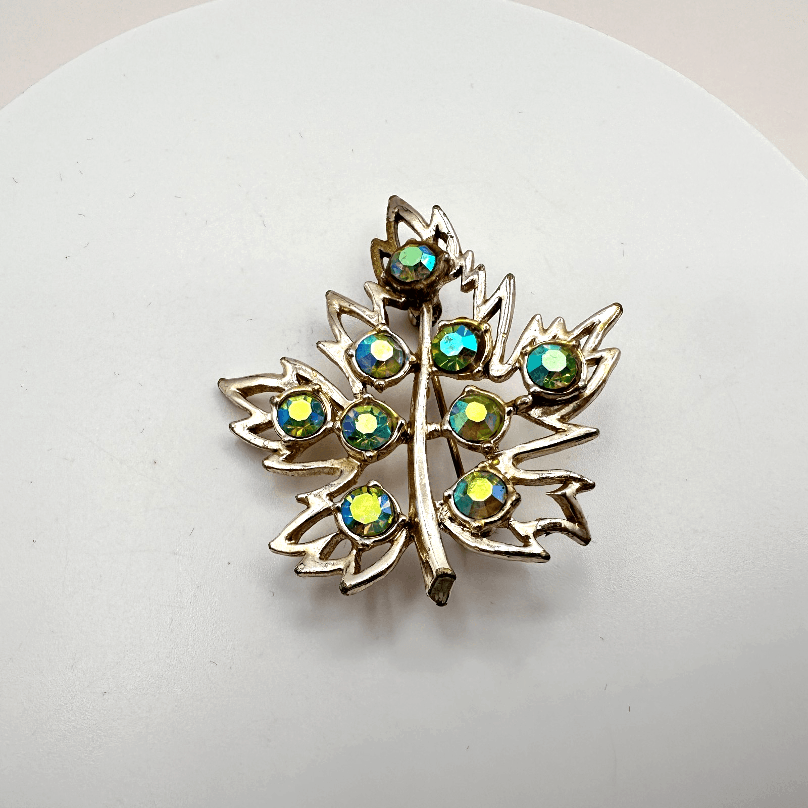 Vintage 90s Silver Tone Green Aurora Rhinestone Maple Leaf Brooch Pin Jewelry