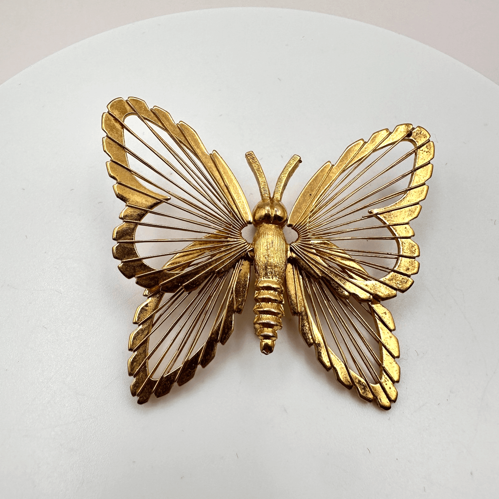 Vintage 80s Gold Tone Wire Mesh Wing Butterfly Brooch Statement Pin Jewelry