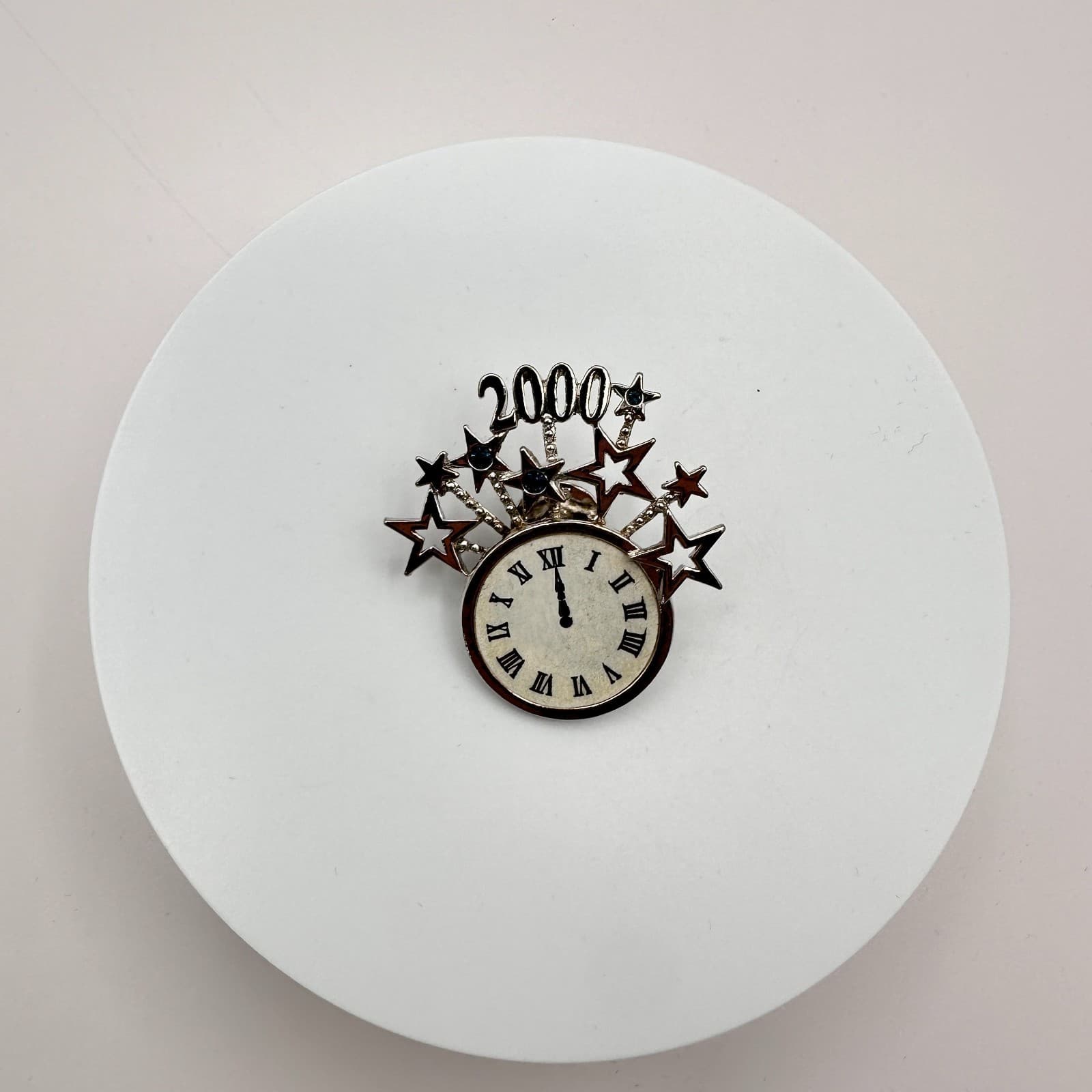 Vintage 90s 2000 Millennium Clock Pin Brooch Silver Tone Shooting Star Jewelry