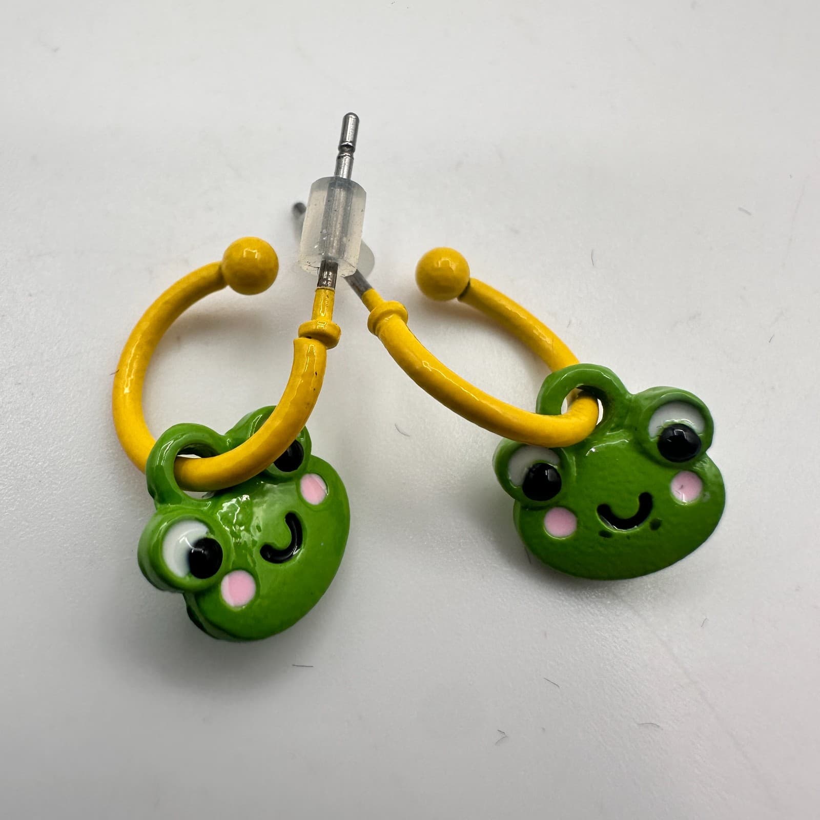 Vintage 90s Green Frog Hoop Earrings Yellow Enamel Animal Kitsch Pierced Jewelry