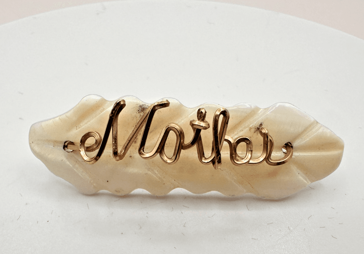 VTG 90s Script Mother Gold Tone Wire Wrapped Mother of Pearl Shell Brooch Pin