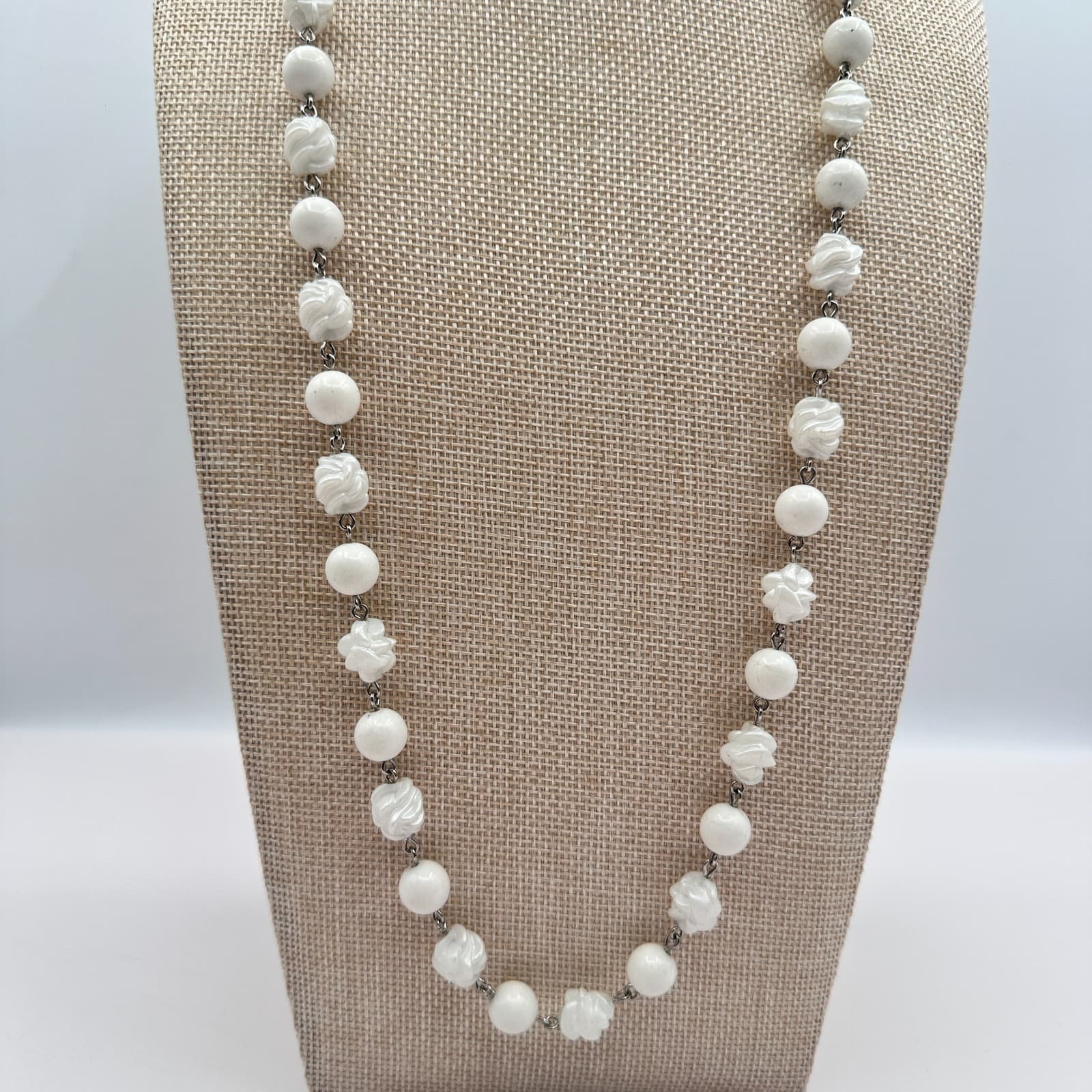 Vintage 90s Sarah Coven Summer Magic White Beaded Necklace Carved Flower Jewelry