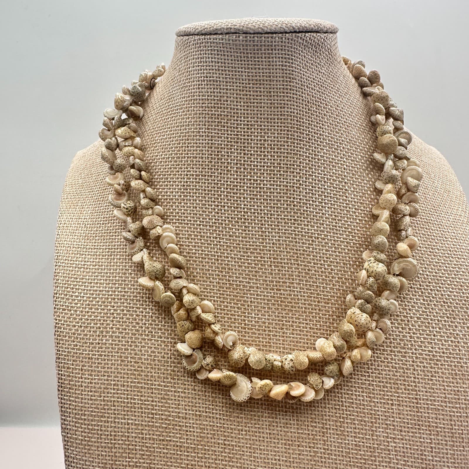 Vintage 60s Hawaiian Style Speckled Shell Lei Strand Necklace Jewelry