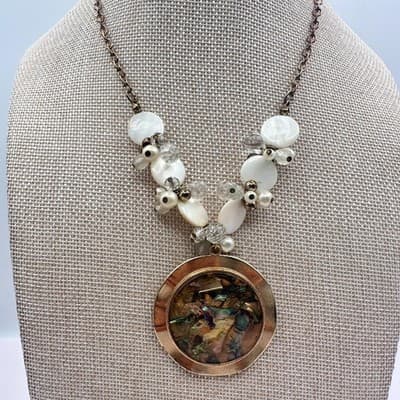 Vintage Y2K Gold Tone Pearl Iridescent Abalone Shell Pendant Necklace Jewelry