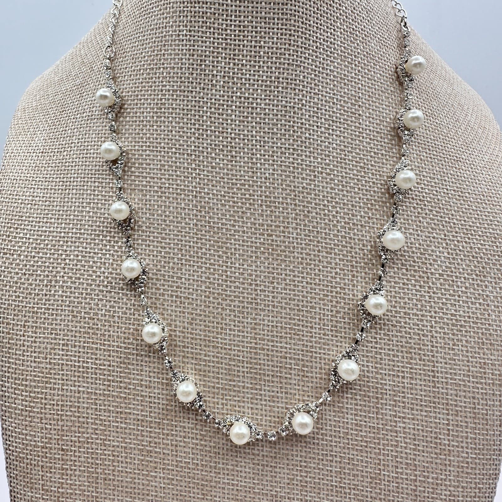 Vintage Y2K Silver Tone Faux Pearl Rhinestone Necklace Statement Women's Jewelry
