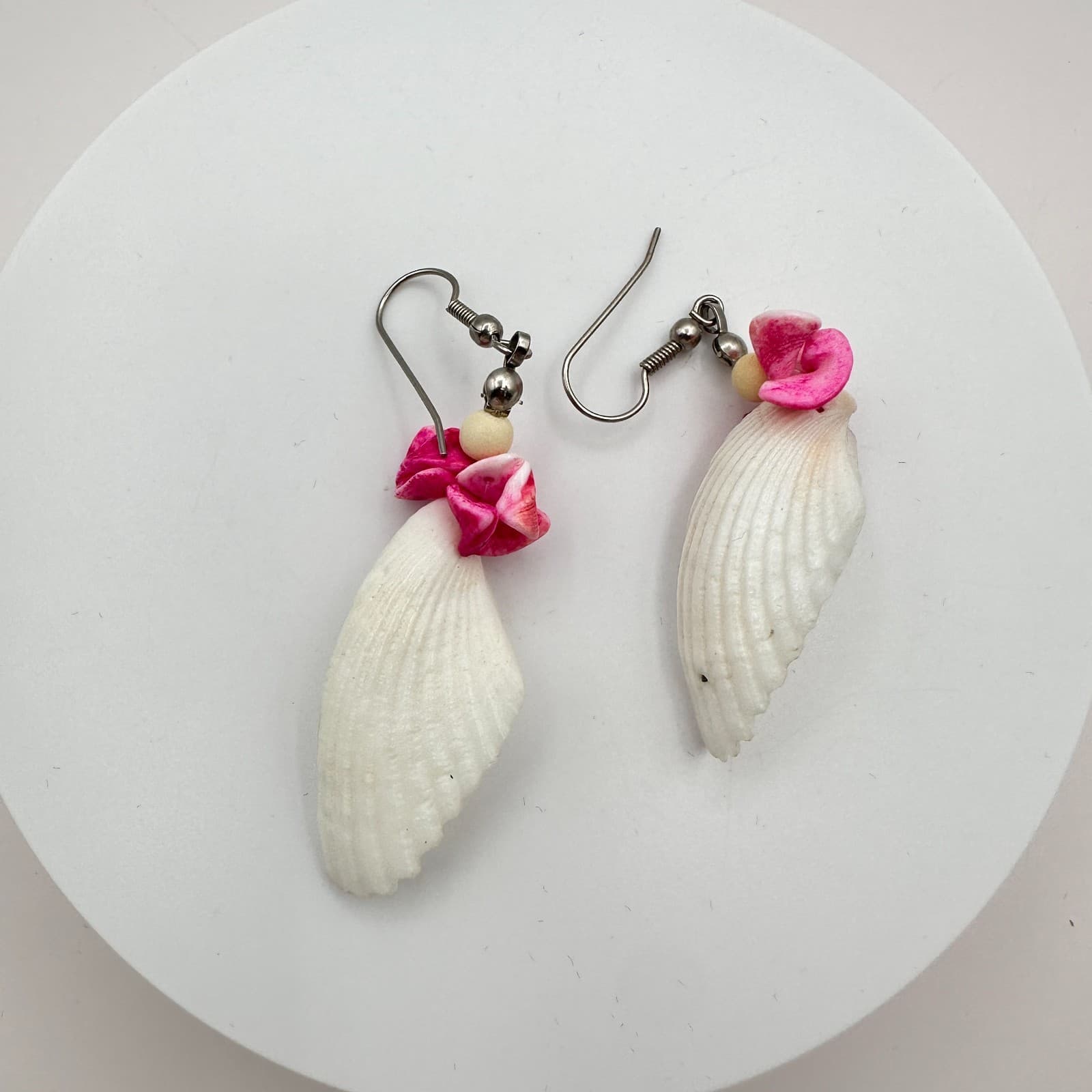 Vintage Y2K Silver Tone Pink Floral White Sea Shell Dangle Earrings Jewelry
