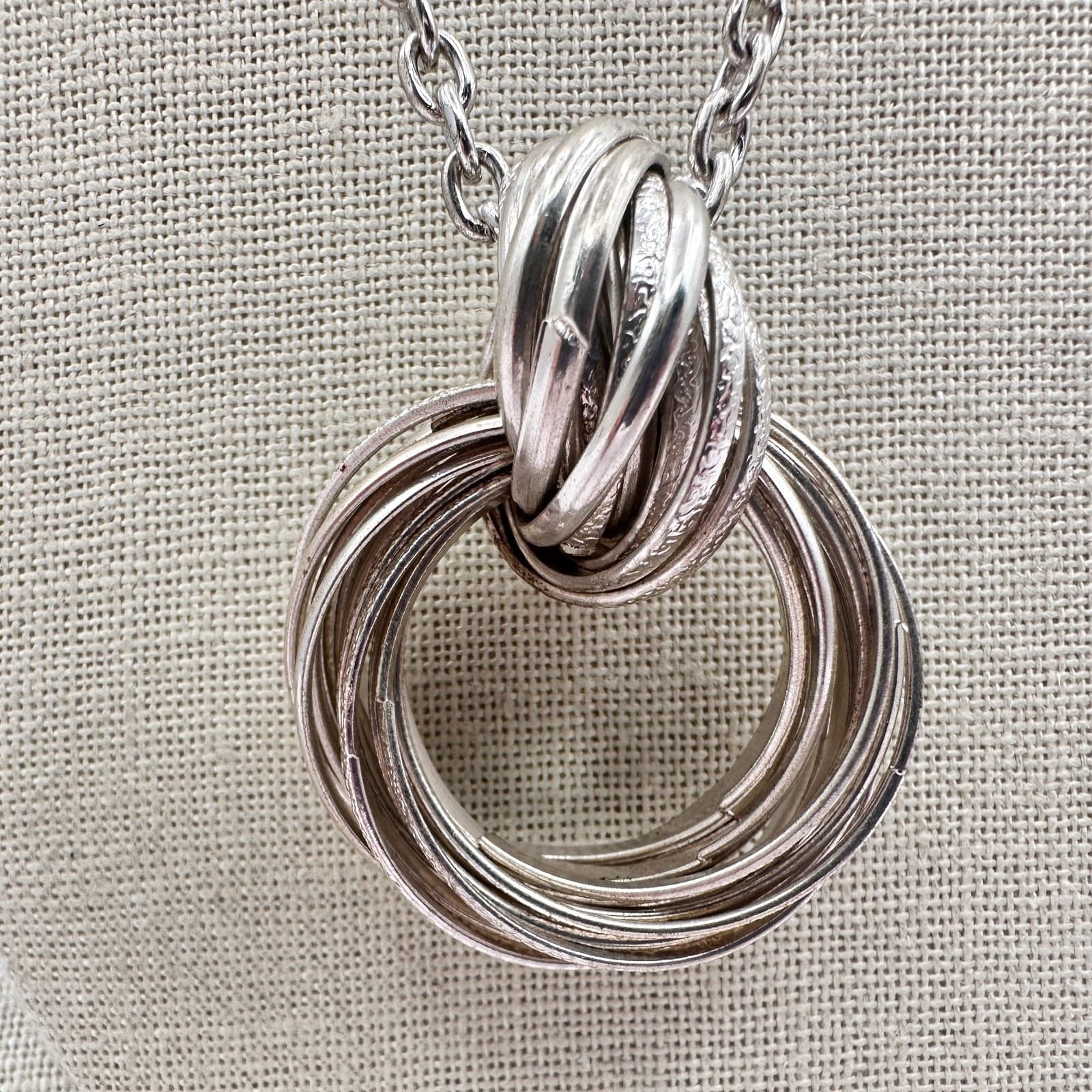 Vintage 80s Silver Tone Multi Ring Interlocking Circles Pendant Necklace Jewelry