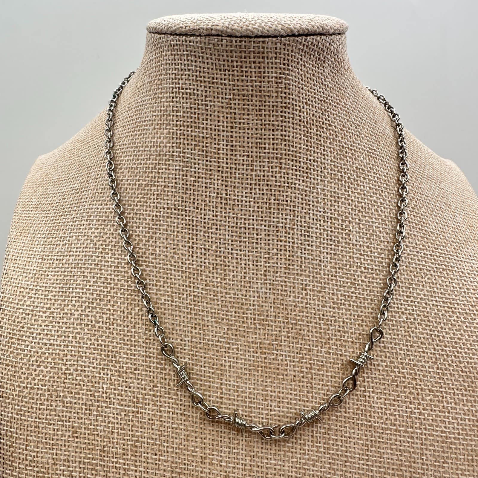 Vintage Y2K Silver Tone Barbed Wire Link Necklace Boho Women's Classic Jewelry