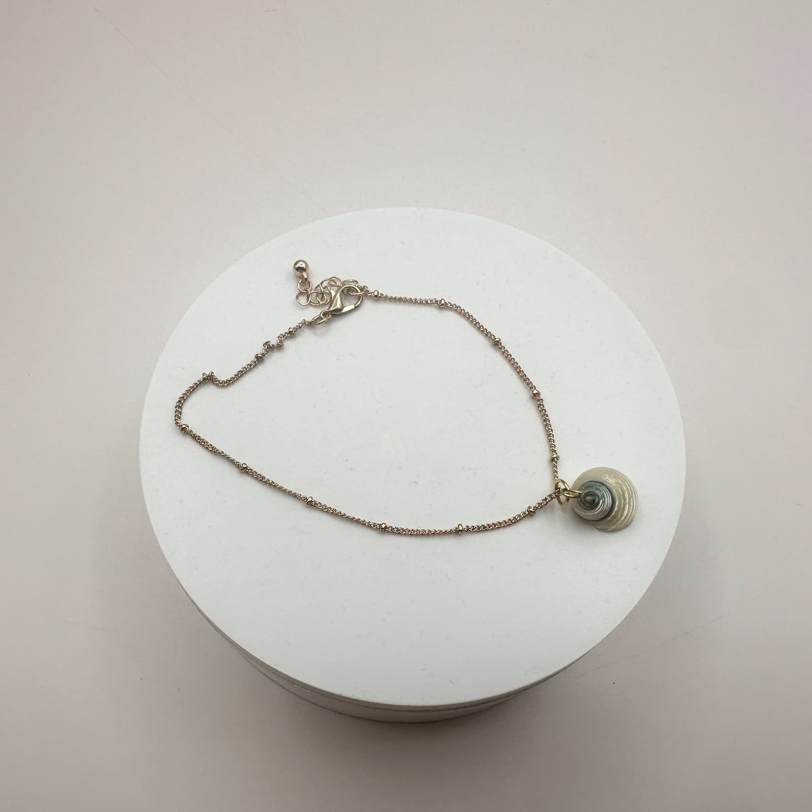 Vintage Y2k Gold Tone Satellite Chain Natural Spiral Seashell Pendant Jewelry