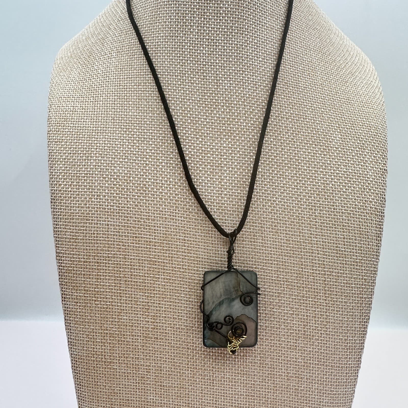 Vintage Y2k Wire Wrapped Rectangular Stone Pendant Black Cord Toggle Jewelry