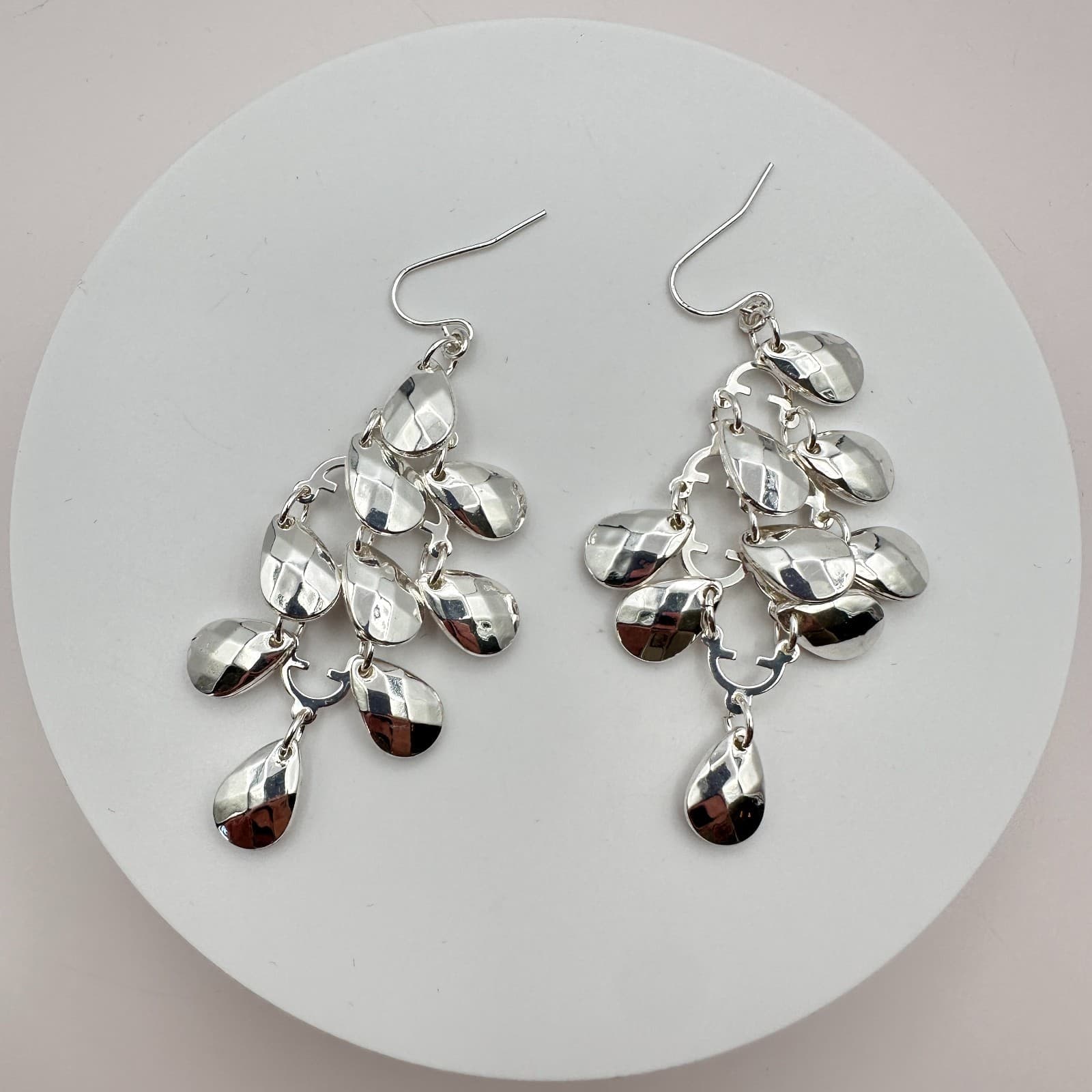 Vintage 90s Silver Tone Hammered Leaf Chandelier Dangle Earrings Fashion Jewelry