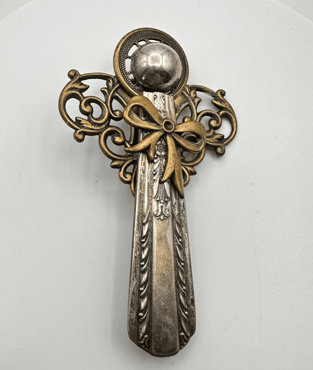 Vintage 90s Filigree Bow Brooch Pin Religious Women's Classic Fashion Jewelry