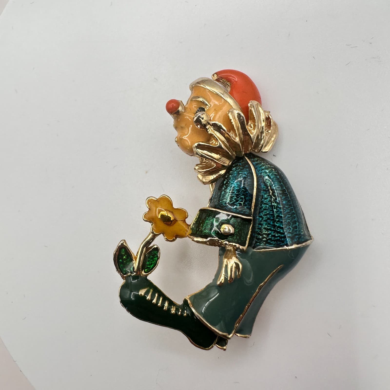 Vintage Y2K Gold Tone Sad Clown Holding Flower Enamel Brooch Pin Classic Jewelry