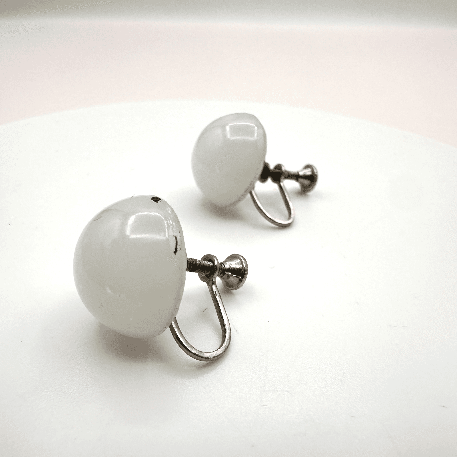 Vintage Y2K White Round Earrings Silver Tone Women's Classic Fashion Jewelry
