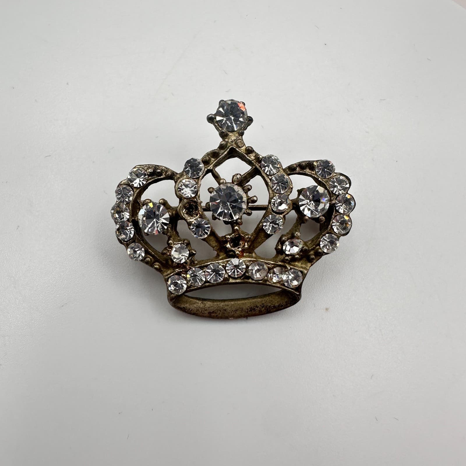 Vintage 80s White Glass Silver Tone Crown Brooch Pin Royal Regency Jewelry