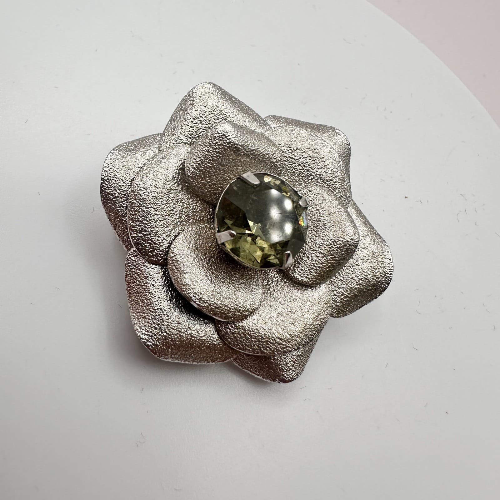 Vintage 90s SilverTone Glass Flower Brooch Pin Fashion Accessory Women's Jewelry