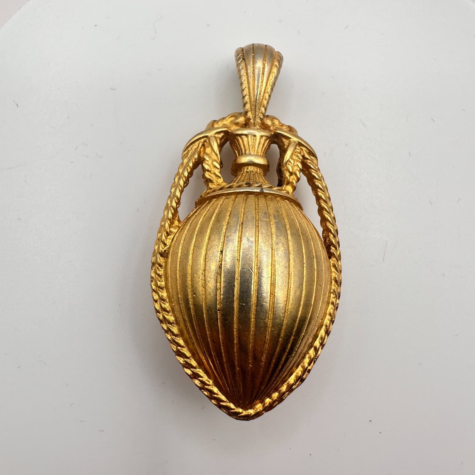Vintage 80s Gold Tone Amphora Pendant Statement Women's Classic Fashion Jewelry
