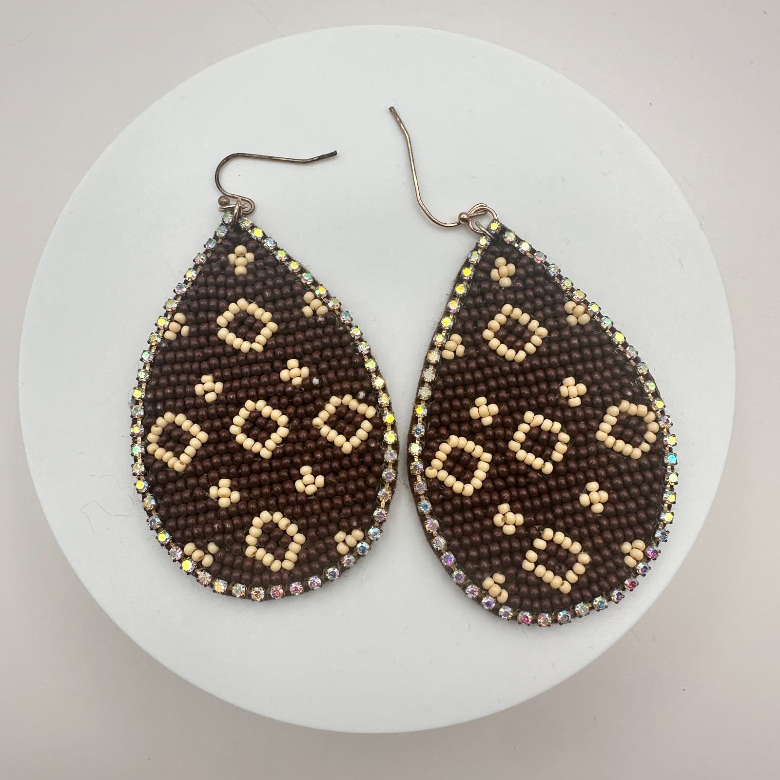 Vintage 90s Brown Cream Beaded Teardrop Dangle Earrings Women's Classic Jewelry