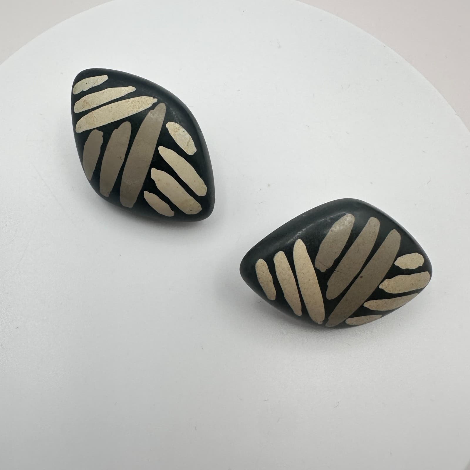 Vintage Y2K Silver Tone Black Beige Abstract Painted Oval Stud Earrings Jewelry