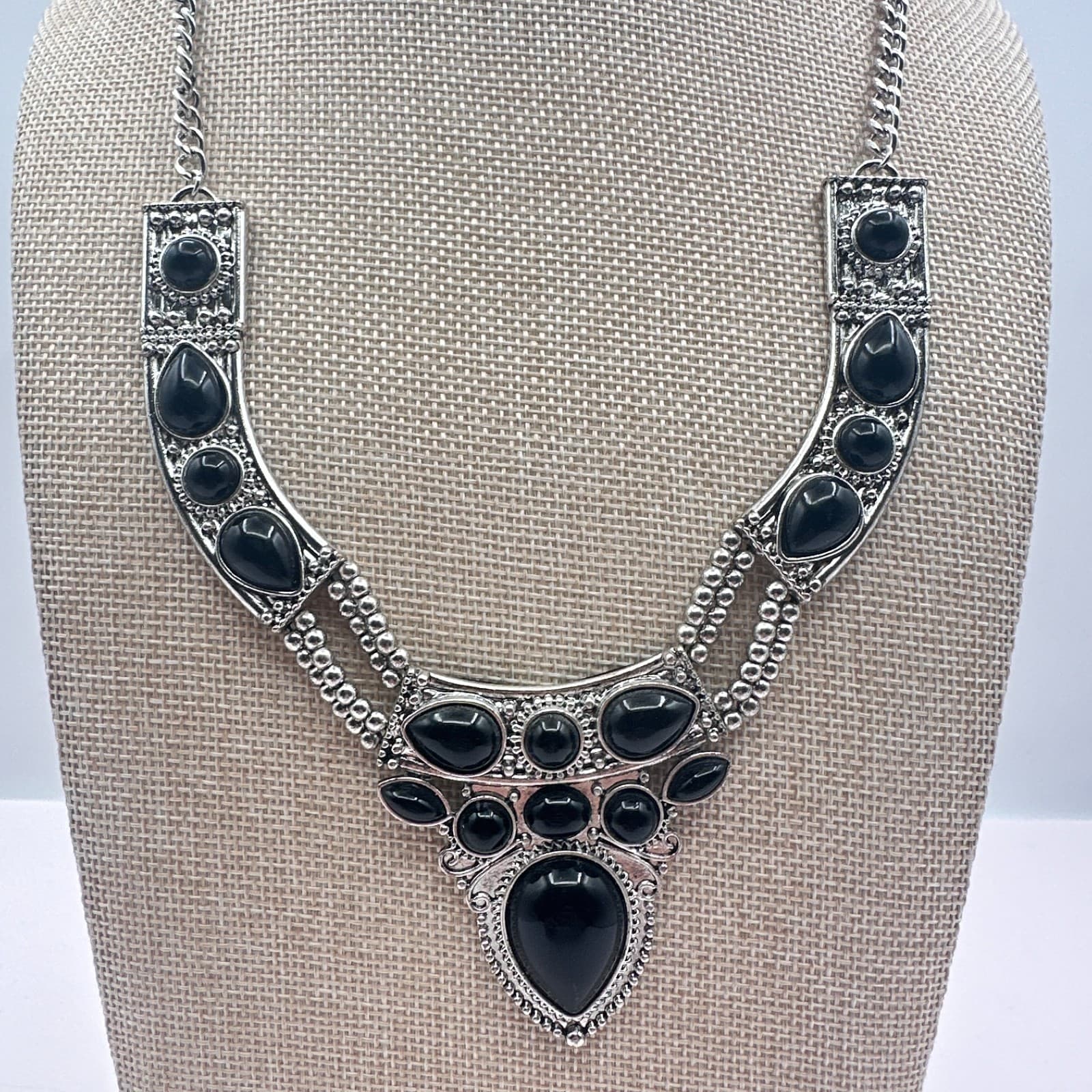 Vintage 80s Black Gemstone Rhinestone Collar Bib Necklace Silver Tone Jewelry