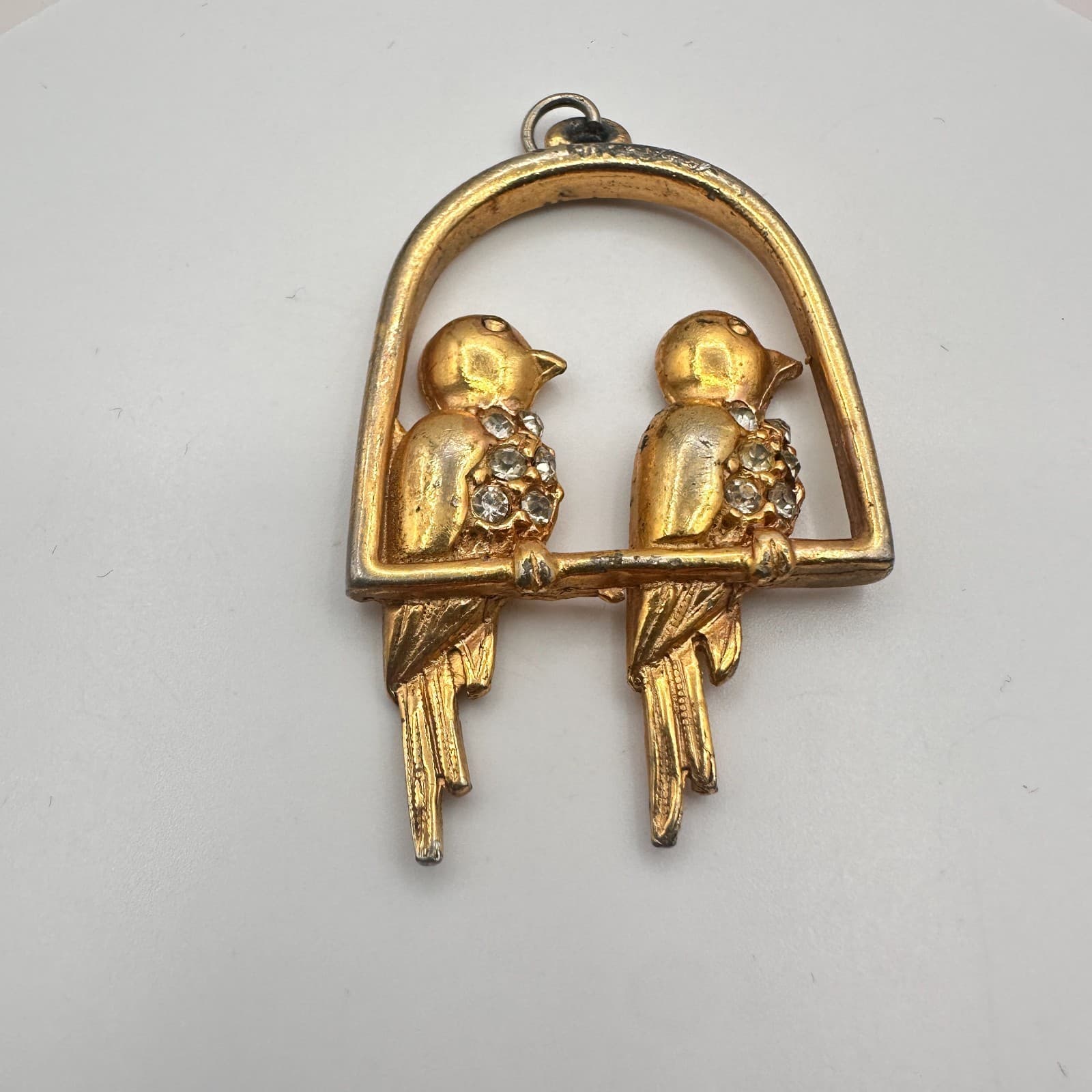 Vintage 80s Gold Tone Love Birds on Perch Pendant Glass Accents Animal Jewelry