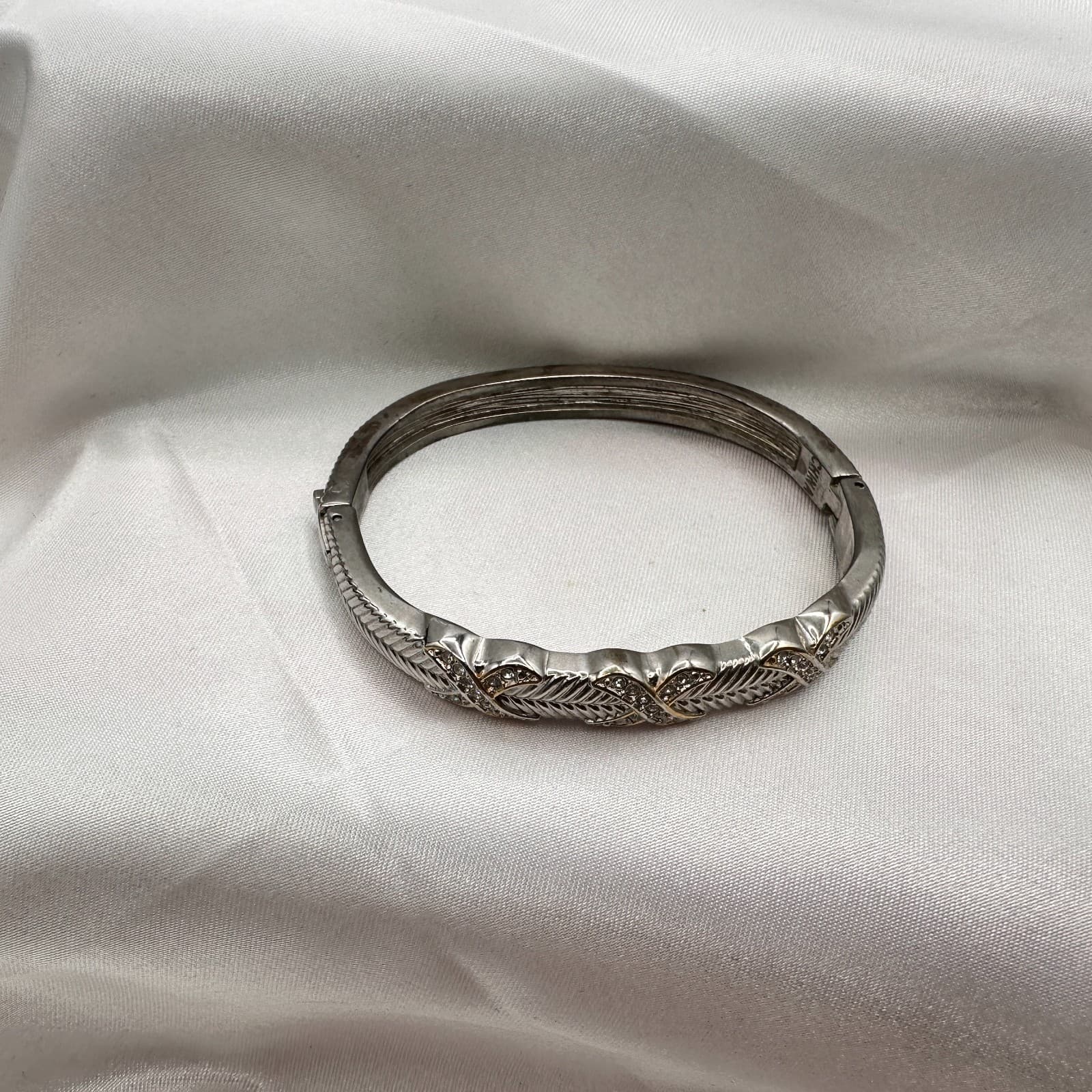 Vintage 90s Silver Tone Leaf Bangle Bracelet Glass Accents Boho Fashion Jewelry