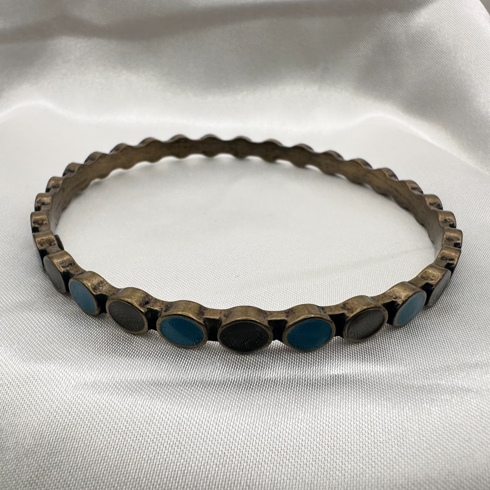 Vintage 80s Style Scalloped Edge Bangle Inlay Teal Blue Circular Classic Jewelry