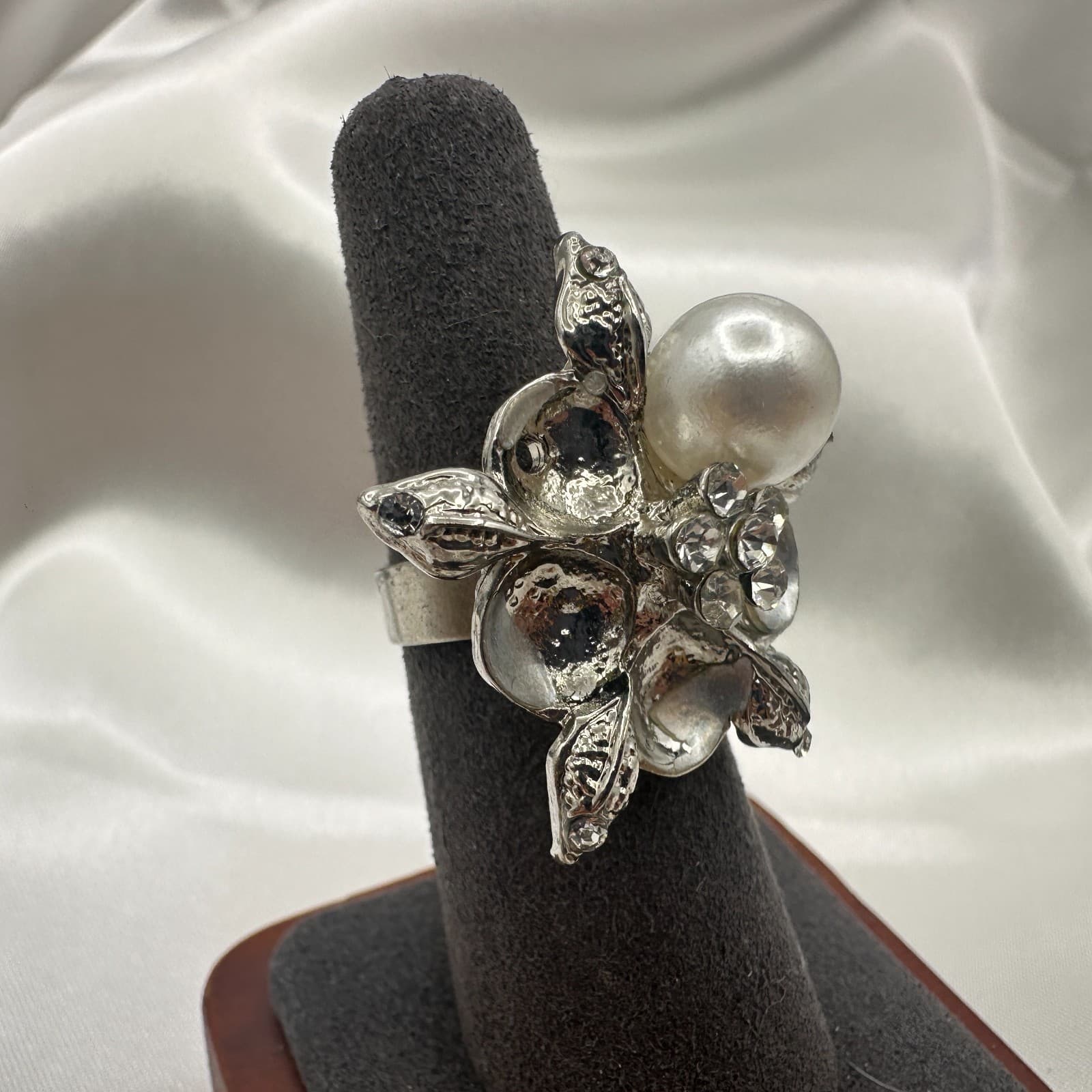 Vintage Y2K Silver Tone Floral Faux Pearl Statement Ring Women's Classic Jewelry