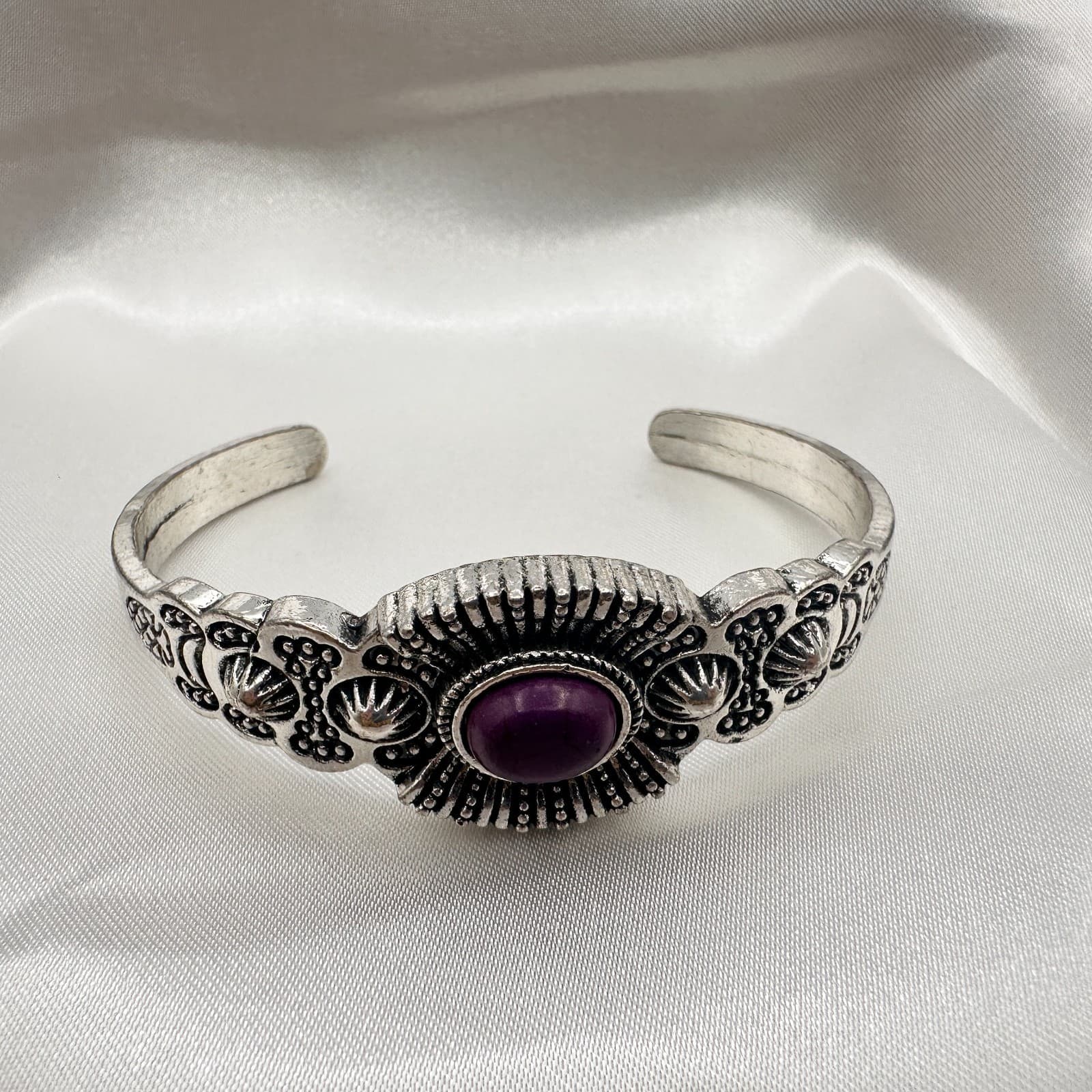 Vintage 80s Silver Tone Oval Amethyst Cabochon Cuff Bangle Southwestern Jewelry