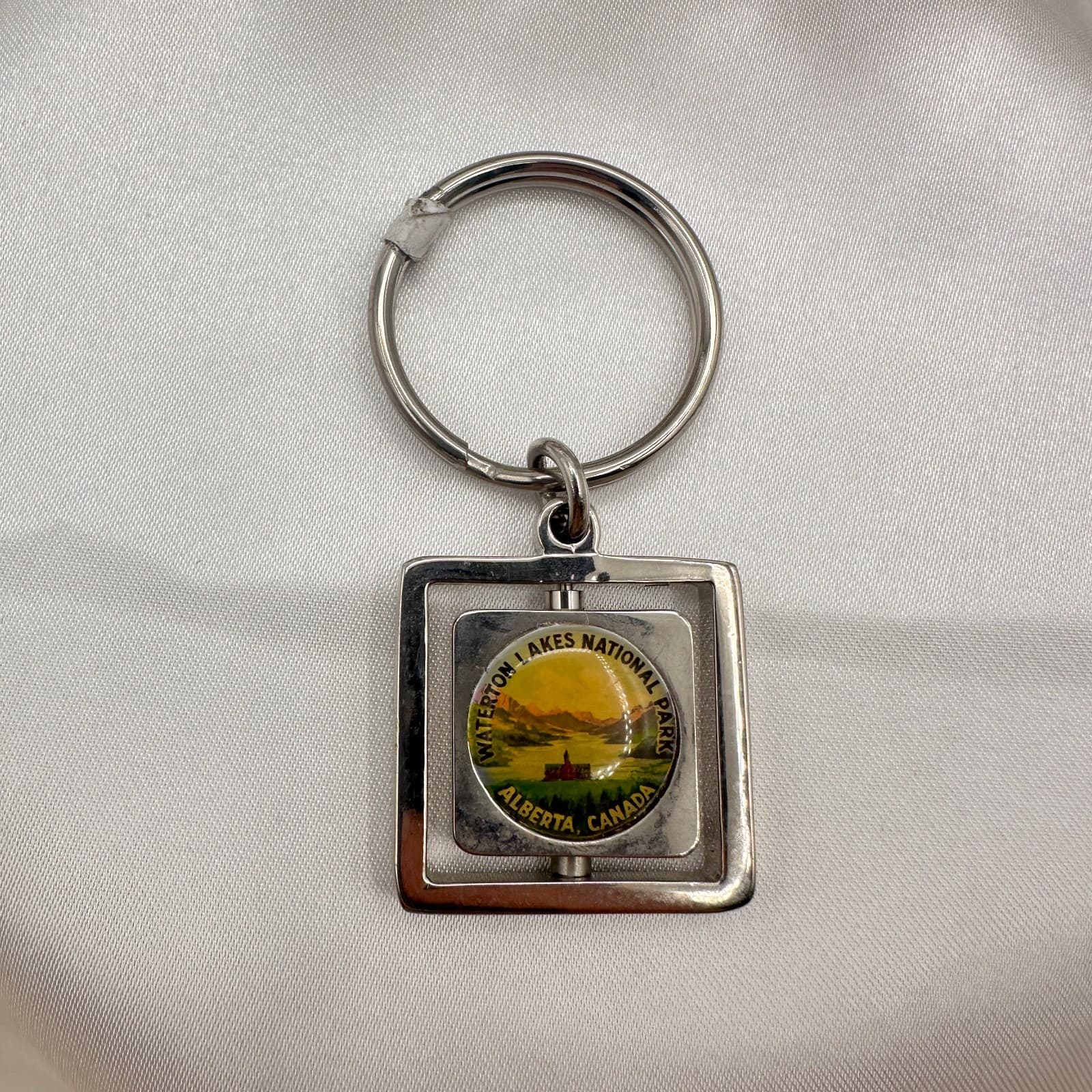 Vintage Y2K Waterton Lakes National Park Spinner Canada Flag Keychain
