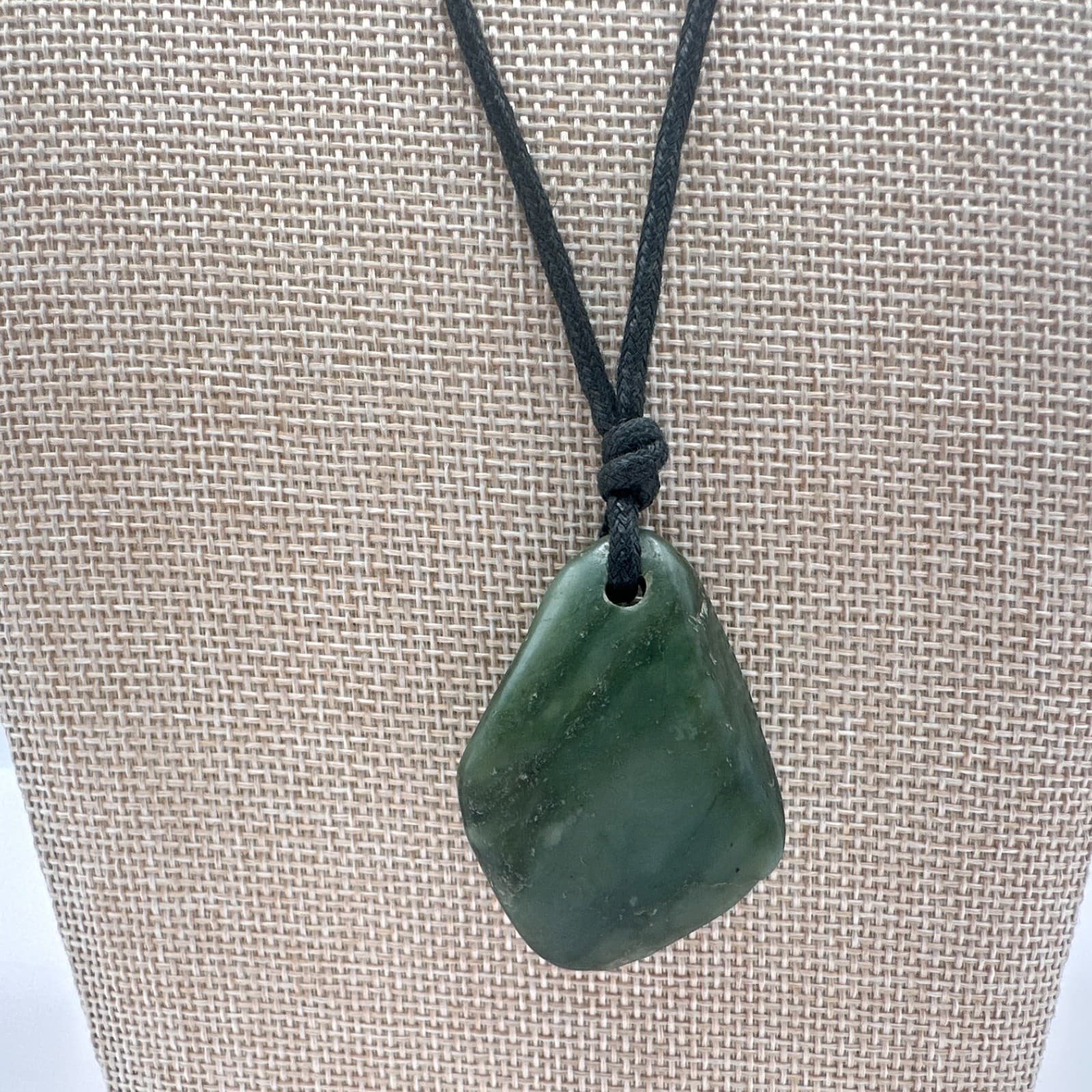 Vintage 90s Women Hand Carved Dark Green Nephrite Jade Pendant Necklace Jewelry