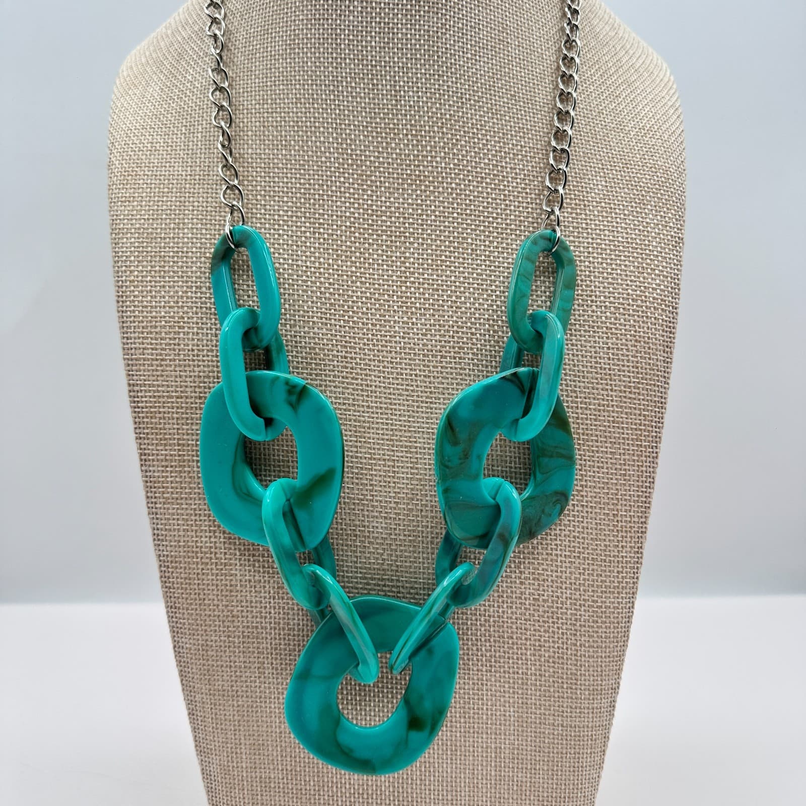 Vintage 80s Silver Tone Chain Turquoise Swirl Link Statement Necklace Jewelry