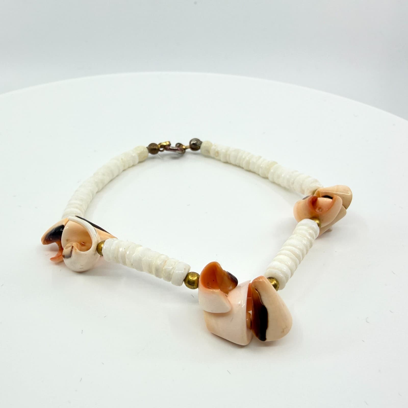Vintage Natural Puka Shell Necklace Choker Cut Clam Conch Shell Beachy Boho 90s